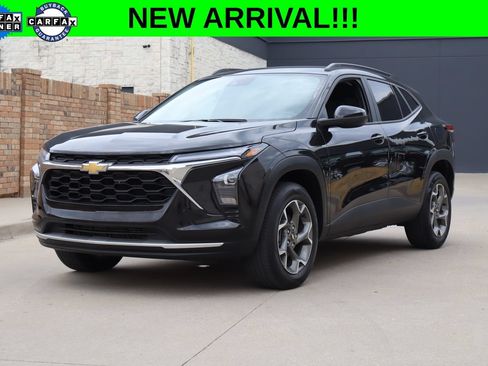 Used 2025 Chevrolet Trax LT w/ LT Convenience Package FWD image 1