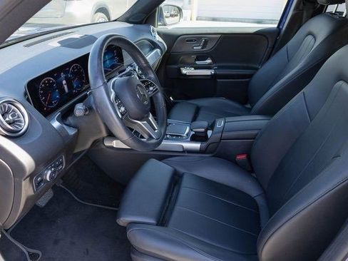 Used 2021 Mercedes-Benz GLB 250 image 2