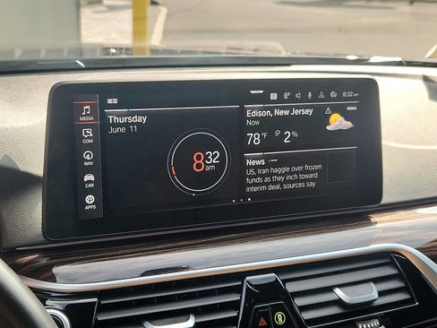 Used 2023 BMW 540i xDrive w/ M Sport Package AWD/4WD image 16