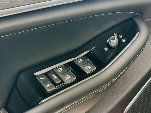 Used 2023 Jeep Grand Cherokee Overland w/ Luxury Tech Group IV image 19