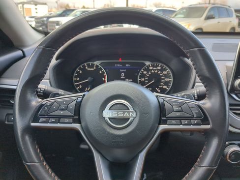 Used 2024 Nissan Altima 2.5 SR FWD image 16