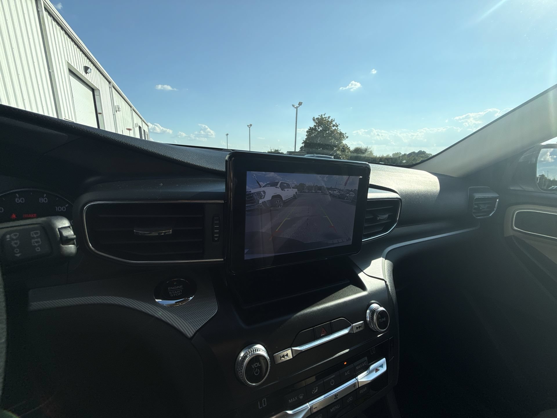 Used 2020 Ford Explorer XLT w/ Equipment Group 202A RWD image 21