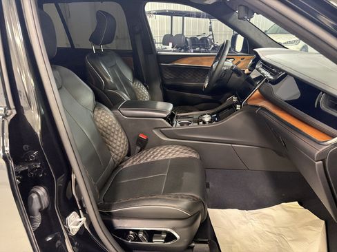 Used 2023 Jeep Grand Cherokee Summit AWD/4WD image 12