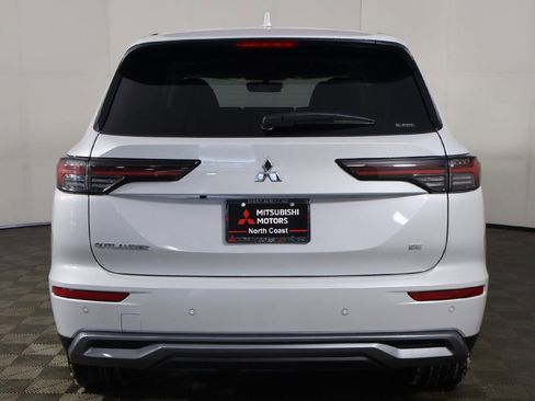 New 2026 Mitsubishi Outlander SE image 16