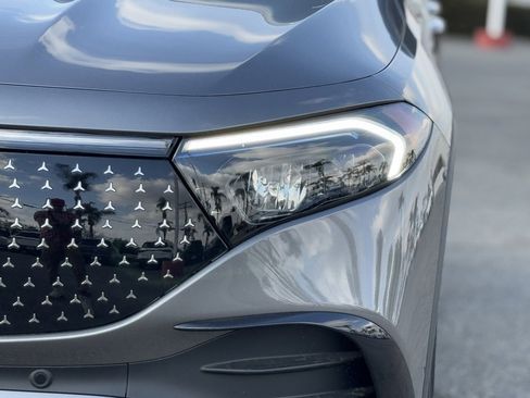 Used 2024 Mercedes-Benz EQB 300 4MATIC image 8