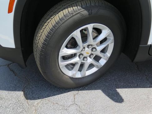 Used 2023 Chevrolet Traverse LS w/ Safety Package FWD image 18