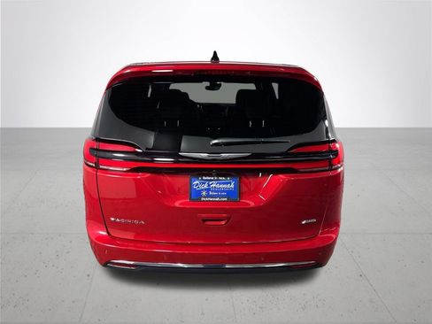 New 2026 Chrysler Pacifica Select AWD/4WD image 7
