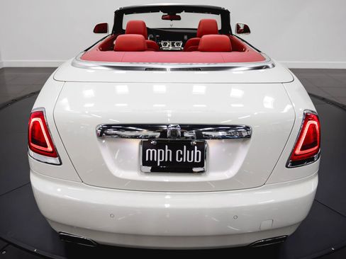 Used 2017 Rolls-Royce Dawn RWD image 37