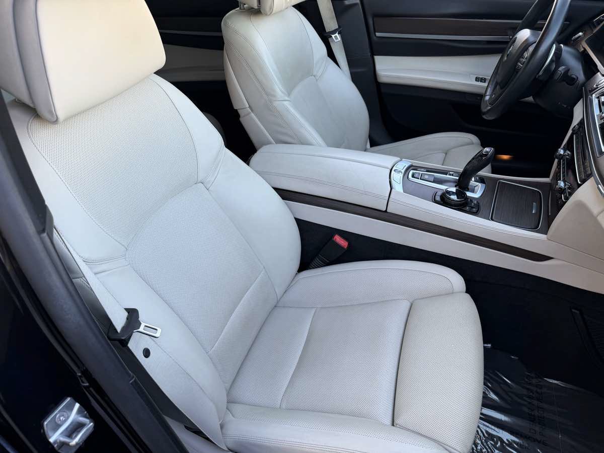 Used 2014 BMW 750Li RWD image 24