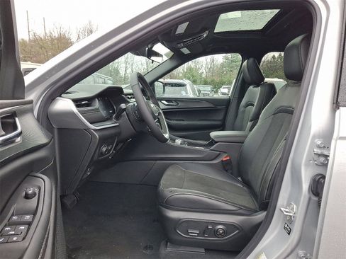 New 2025 Jeep Grand Cherokee Altitude image 6