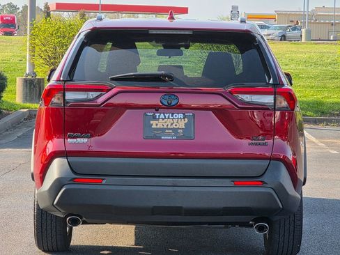 Used 2024 Toyota RAV4 XLE w/ Convenience Package image 6
