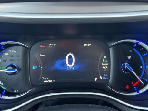 Used 2023 Chrysler Pacifica Touring-L FWD image 22