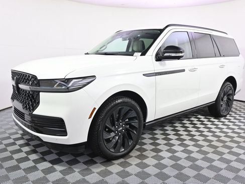New 2026 Lincoln Navigator Reserve w/ Jet Appearance Package AWD/4WD image 2