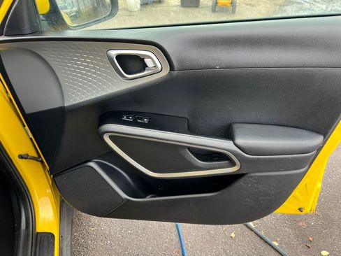 Used 2020 Kia Soul LX image 17