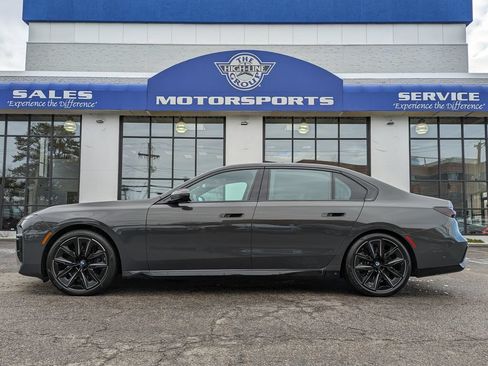 Used 2023 BMW 760i xDrive AWD/4WD image 1