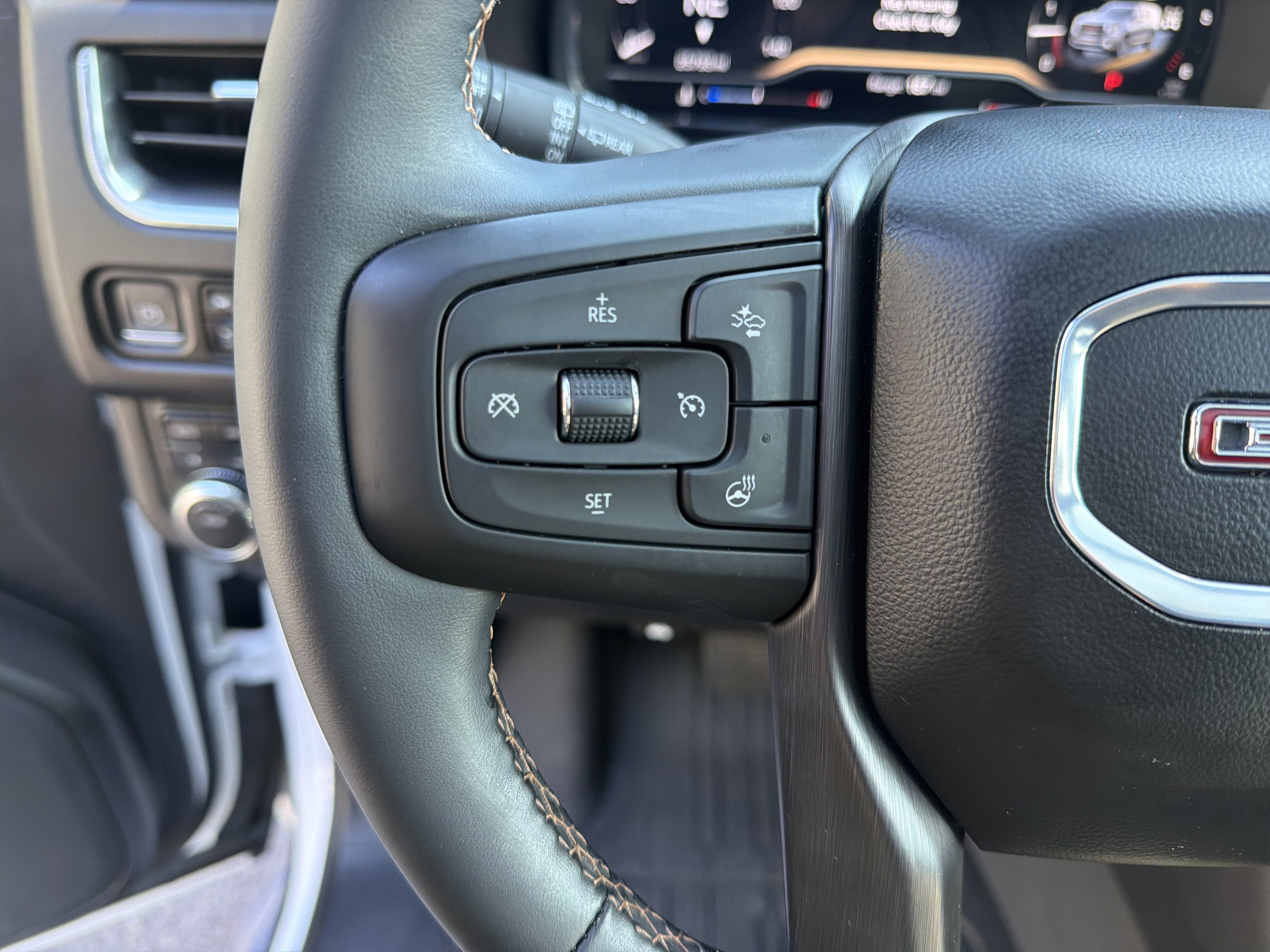 Used 2024 GMC Yukon AT4 AWD/4WD image 19