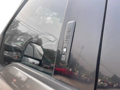 Used 2019 Ford F250 Lariat w/ Lariat Value Package AWD/4WD image 13