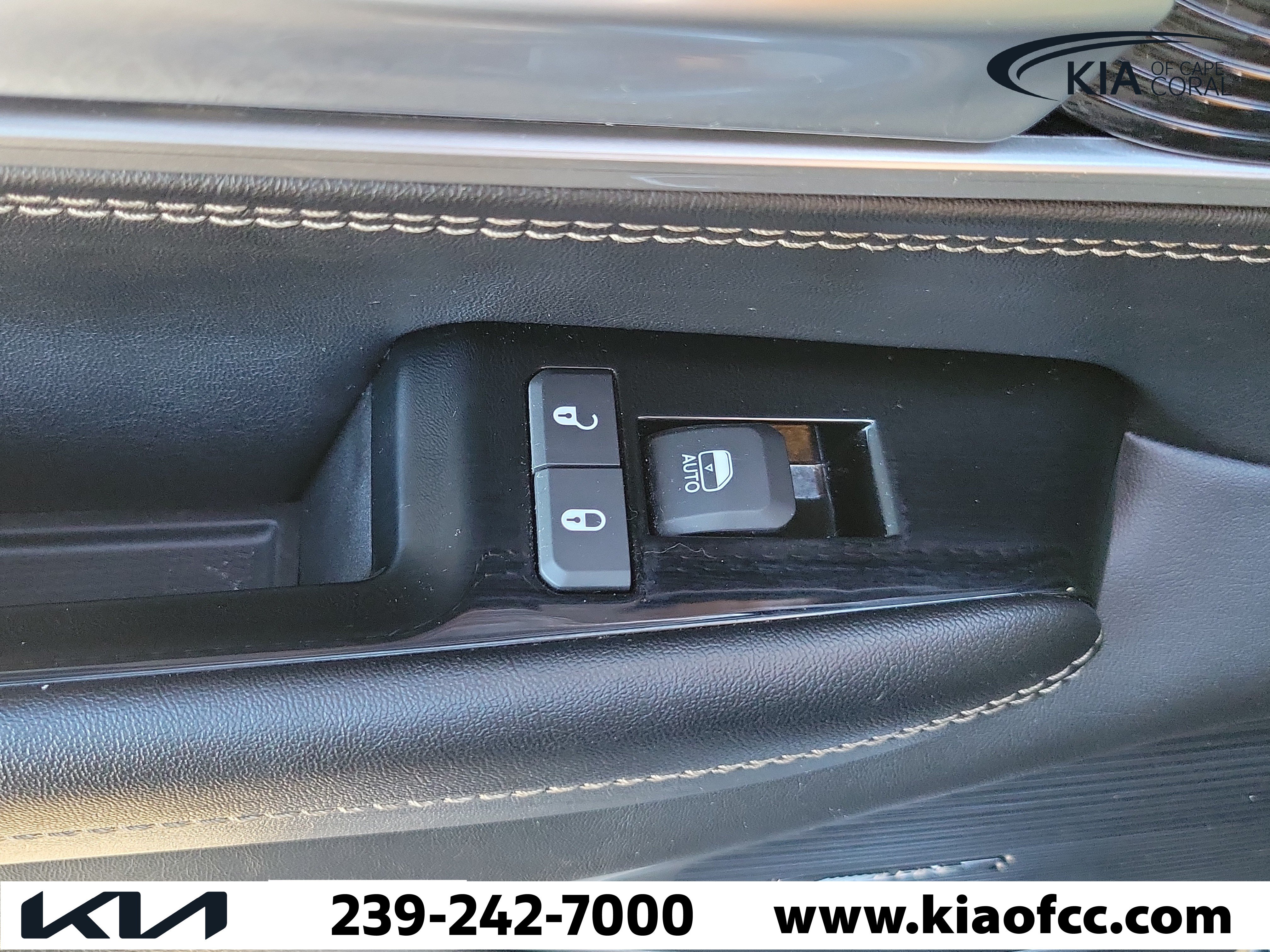 Used 2024 Jeep Wagoneer L Series III w/ Flexible Seating Group AWD/4WD image 16