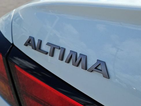 Used 2025 Nissan Altima 2.5 SR AWD/4WD image 6