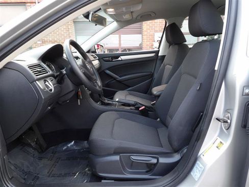 Used 2013 Volkswagen Passat 2.5 S image 9