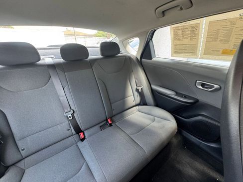 Used 2025 Kia K4 LXS FWD image 37