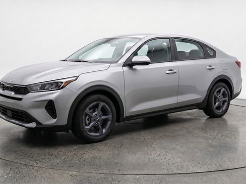 Used 2025 Kia K4 LXS image 3