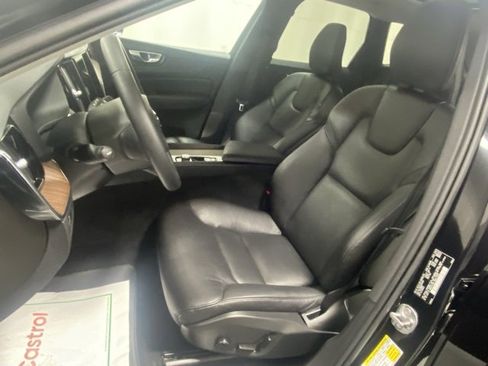 Used 2022 Volvo XC60 B5 Momentum w/ Advanced Package image 11
