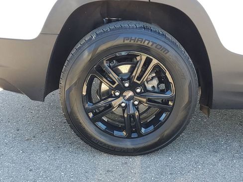 Used 2022 GMC Terrain AT4 w/ Infotainment Package II AWD/4WD image 5