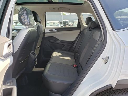 New 2026 Volkswagen Taos SE AWD/4WD image 8