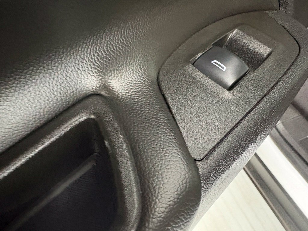 Used 2024 Chevrolet Equinox LT FWD image 35