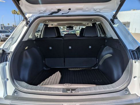 Used 2024 Toyota Corolla Cross XLE w/ Convenience Package image 32