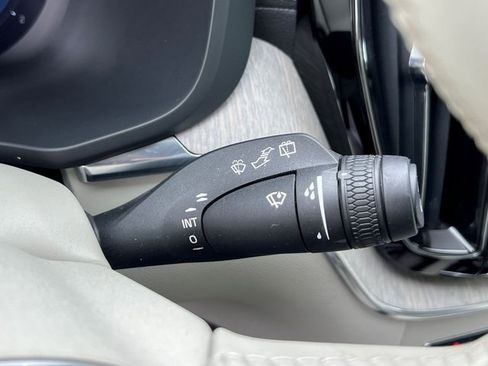 Certified 2022 Volvo XC60 B5 Inscription w/ Advanced Package image 34