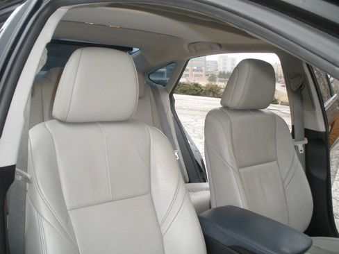 Used 2013 Toyota Avalon Limited image 29