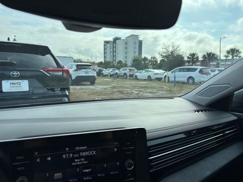 Used 2025 Volkswagen Jetta SE image 34