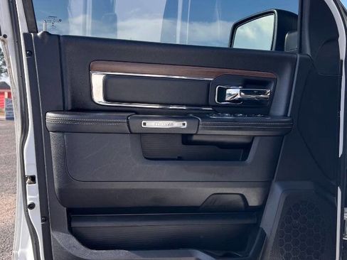 Used 2017 RAM 1500 Laramie image 12