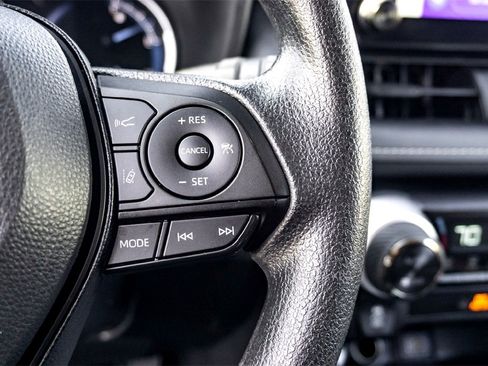 Used 2025 Toyota RAV4 XLE image 20