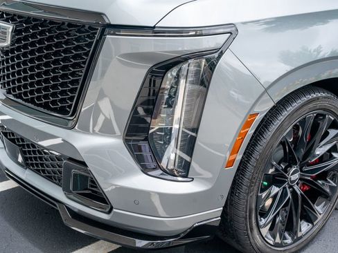 Used 2025 Cadillac Escalade V w/ LPO, ONYX Package AWD/4WD image 27