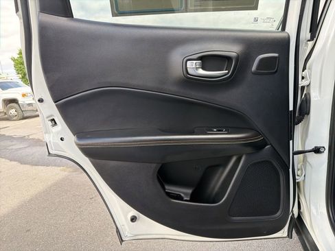 Used 2017 Jeep Compass Latitude w/ Popular Equipment Group AWD/4WD image 21