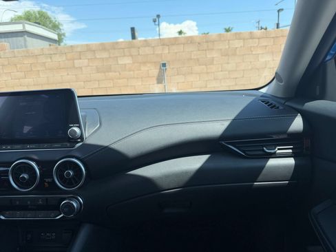 Used 2025 Nissan Sentra SV FWD image 28