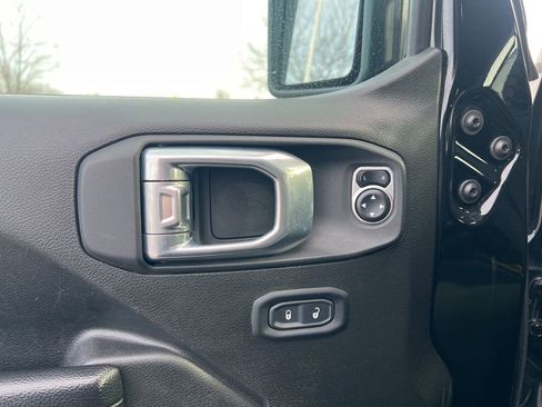 Used 2024 Jeep Wrangler Sport S image 10