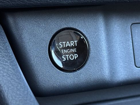 Used 2025 Nissan Rogue SL FWD image 19
