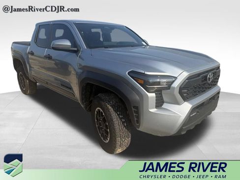 Used 2024 Toyota Tacoma TRD Off-Road AWD/4WD image 4