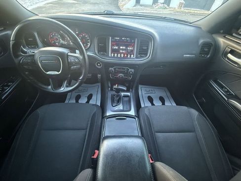 Used 2017 Dodge Charger R/T w/ Blacktop Package image 27