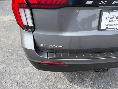 Used 2025 Ford Explorer Active AWD/4WD image 5