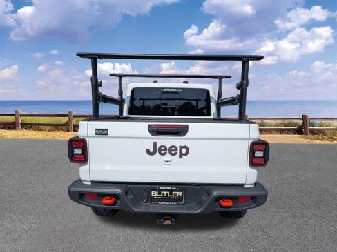 Certified 2025 Jeep Gladiator Mojave w/ Convenience Group AWD/4WD image 7