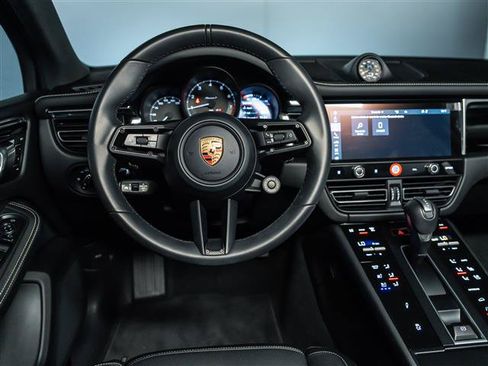 Certified 2026 Porsche Macan AWD/4WD image 20