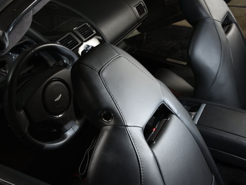 Used 2015 Aston Martin V8 Vantage GT RWD image 40