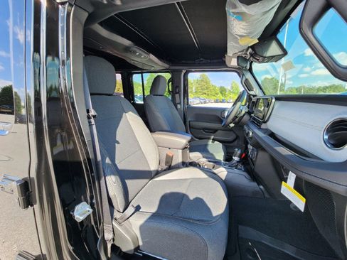 Used 2024 Jeep Wrangler Sahara w/ Safety Group image 12