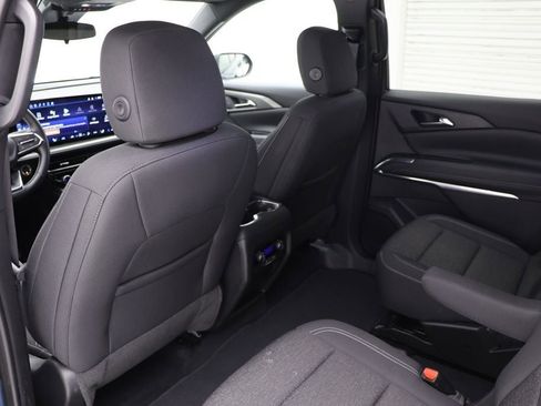 Used 2025 Chevrolet Traverse LT image 11