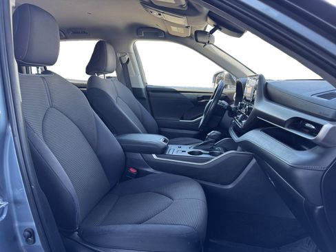 Used 2022 Toyota Highlander LE FWD image 15